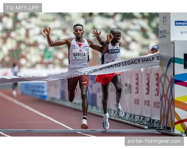 波士顿马拉松现场：85岁高龄跑者完成第50次参赛，获得全场致敬